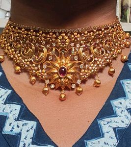Haseena Neck Set
