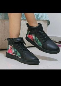 KazarMax Pretty Swan Sneakers