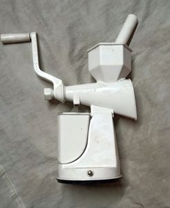 FRUIT JUICER