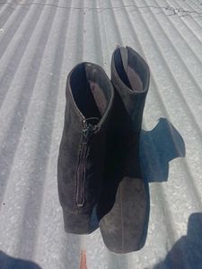 Ankle Boots 🥾(5.5-6)
