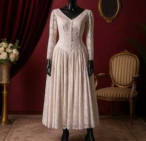 Elegant Lace Midi Dress