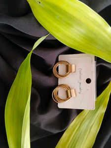 Elegant Vintage-inspired Gold Hoop Earrings