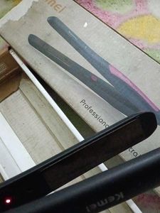 Kemei Hair Straightener