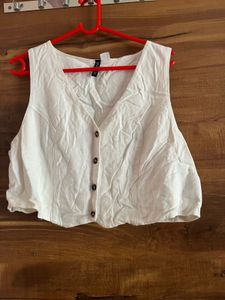 H&amp;M White Button-Down Vest