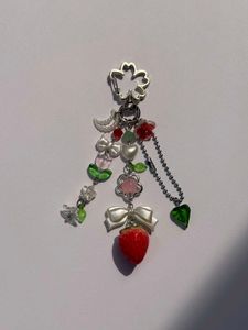 ₊˚⊹౨ cute beaded strawberry keychain 🍓 ৎ ₊˚⊹