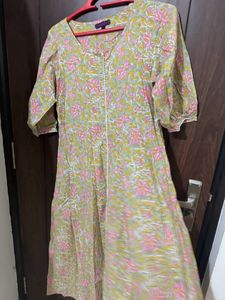 Srishti Women Kurta In Size S