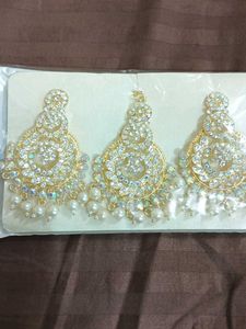 Earings+ Tika