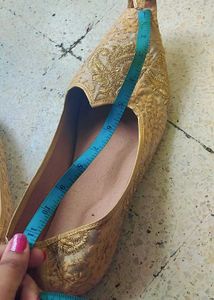 Embroidered Jutti