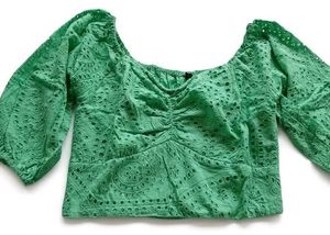 Green Eyelet Off-Shoulder Crop Top 💚
