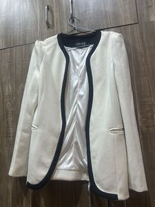 A beautiful hardly used korean blazer!