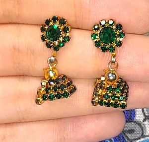 Vintage Green &amp; Gold Tone Earrings