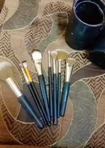 8 Branded Makeup Brush