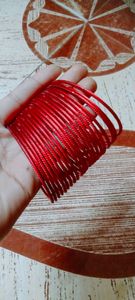 metel red bangles