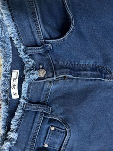 Frayed High-Waisted Jeans