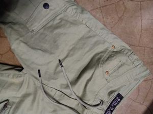 olive/sap green cargo pants 🫒