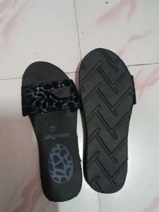 Pair of Womens&#39; Slipper