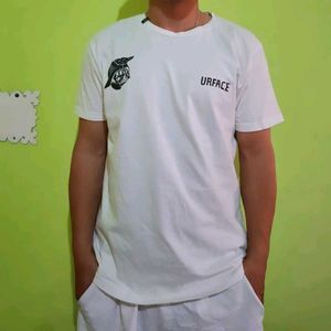 UNIQLO T-SHIRT