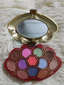 makeup kit