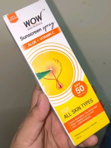 New Sealed Wow Sunscreen Spray With Vit C + Aloe