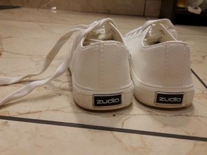 Zudio White Shoes