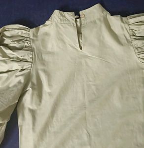 Bell hands green top