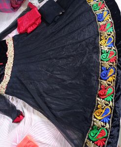 suit with red pant and black dupatta