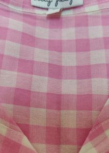 PRICE DROPPED 🤗CUTE PINK SHIRT