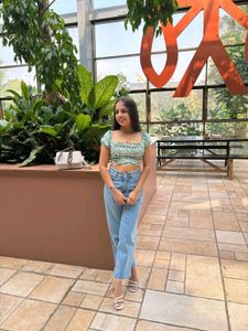 Floral Crop Top & Jeans Outfit