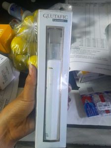 GLUTAFIC FACE WASH