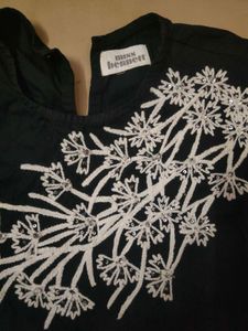 Women Black Tie Up Top With Ballon Sleeves