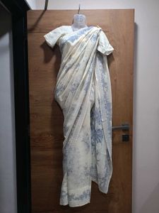 Graceful Off-White Saree🤍