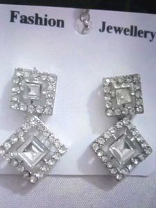 Fashion Jewelry Set: Earrings &amp; Tikka