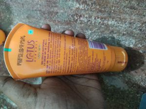 New Sealed Lotus Herbals Safe Sunscreen
