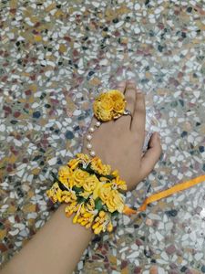 yah haldi ka set hai aur bahut jyada beautiful ha