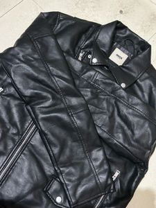 Black Leather Jacket (₹2100)🖤 Classy, bold