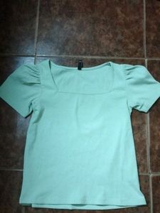 Cute Green Puff Sleeve Top