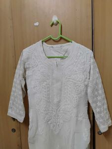 White Embroidered Kurta XS with sewn cotton lining