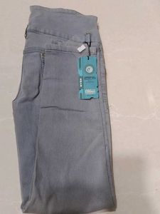 Gray High-Waisted Jeans