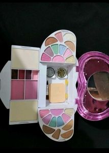 Makeup kit..
