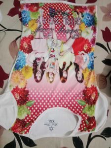 Girls Wear T-shirt