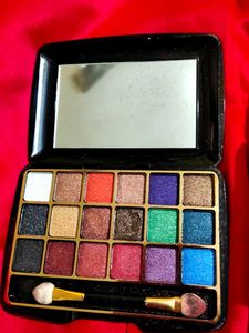 Glitter Eyeshadow Pallette with Makeup Fixer Spray