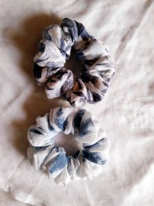 Set of 4 Blue and White Scrunchies