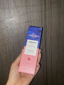 Aqualogica  Radiance + Dewy Sunscreen