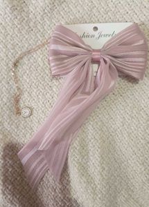 MEDIUM SIZED PEARL CLAW CLIP