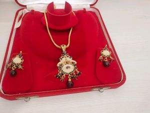 Elegant Necklace With  Earrings