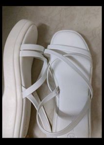 zudio white wedges