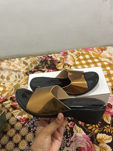 Sleek Black &amp; Gold Slides