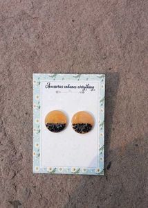 Hand made resin earing In round shape