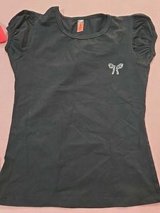 2 Set Of t-shirts (Barely Used)