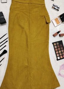 💛 New Mustard Fishcut Skirt 💛